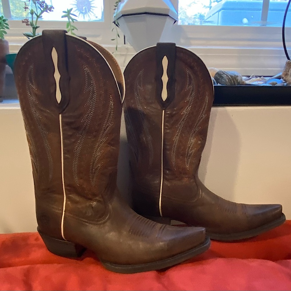 Ariat Women’s Snip Toe Boots Sz 7